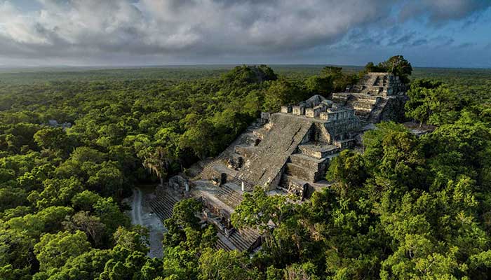 J9 CALAKMUL